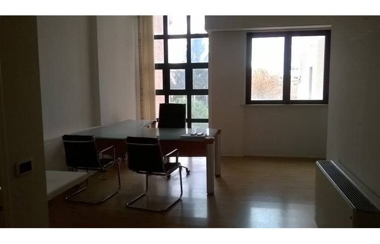 ufficio in vendita a Jesi