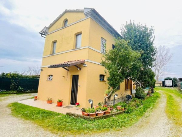 casa indipendente in vendita a Jesi in zona Mazzangrugno