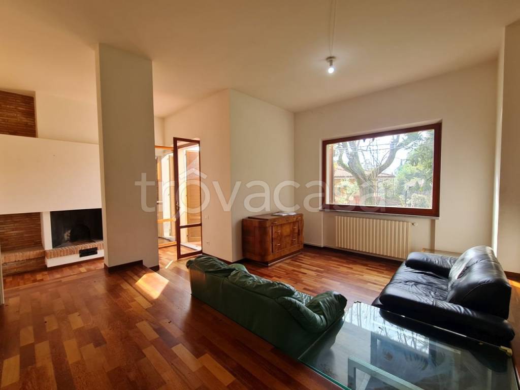 casa indipendente in vendita a Jesi