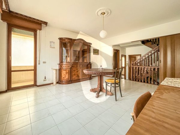 casa indipendente in vendita a Jesi