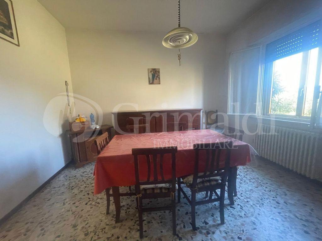 casa indipendente in vendita a Jesi