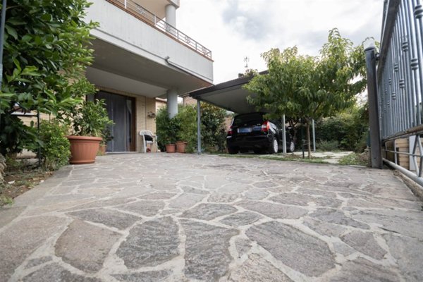 casa indipendente in vendita a Jesi