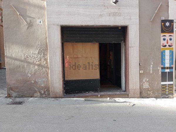 locale commerciale in vendita a Jesi