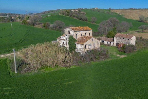 casa indipendente in vendita a Jesi