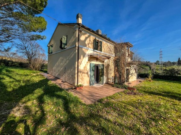 casa indipendente in vendita a Jesi in zona Santa Lucia