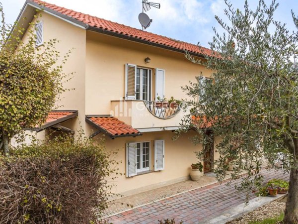 casa indipendente in vendita a Jesi