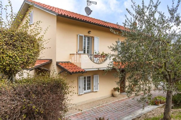 casa indipendente in vendita a Jesi in zona Tabano