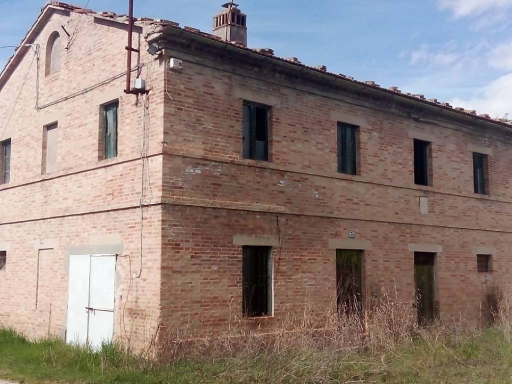 casa indipendente in vendita a Jesi in zona Mazzangrugno