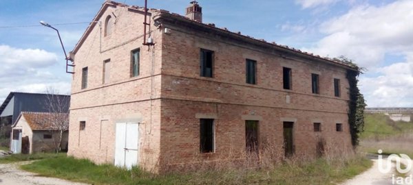 casa indipendente in vendita a Jesi