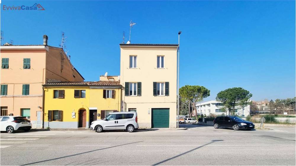 casa indipendente in vendita a Jesi