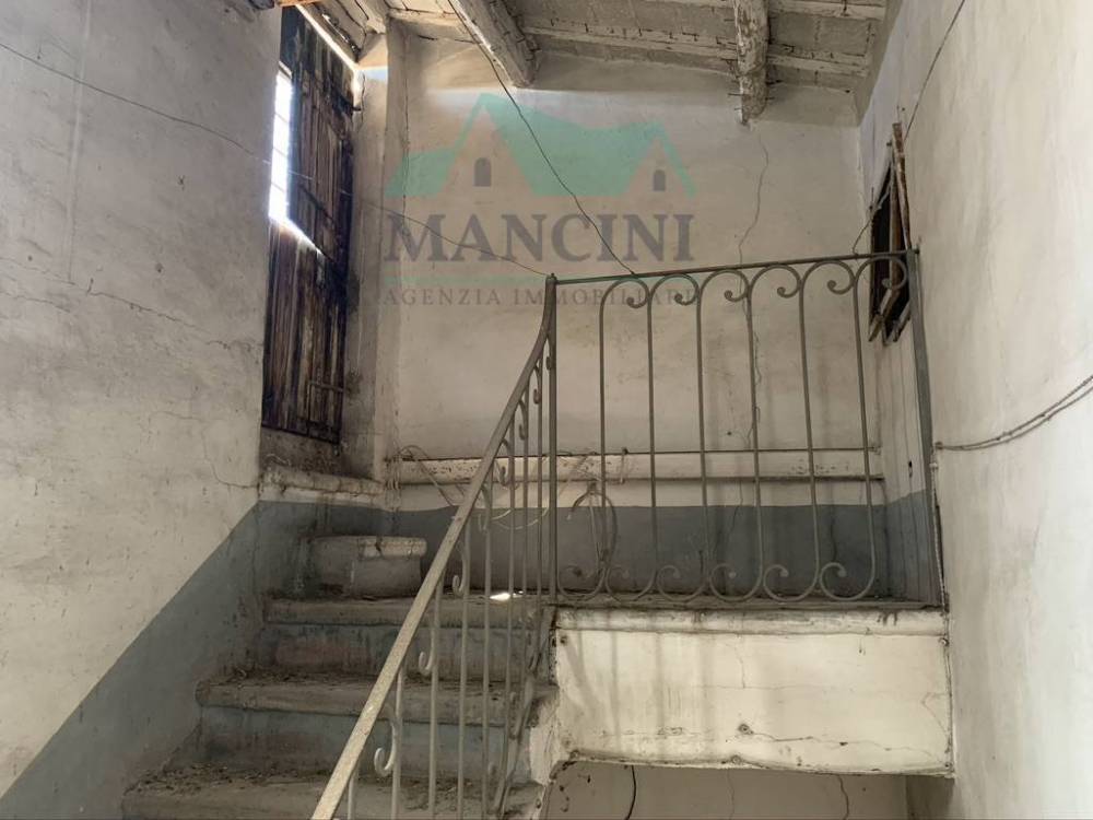 casa indipendente in vendita a Jesi