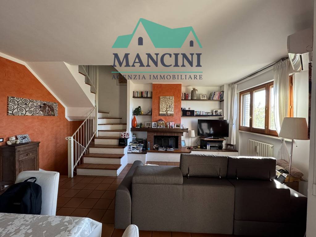 casa indipendente in vendita a Jesi