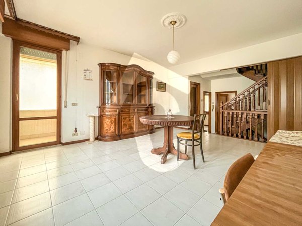 casa indipendente in vendita a Jesi