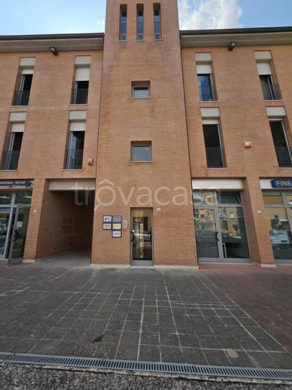 locale commerciale in vendita a Jesi