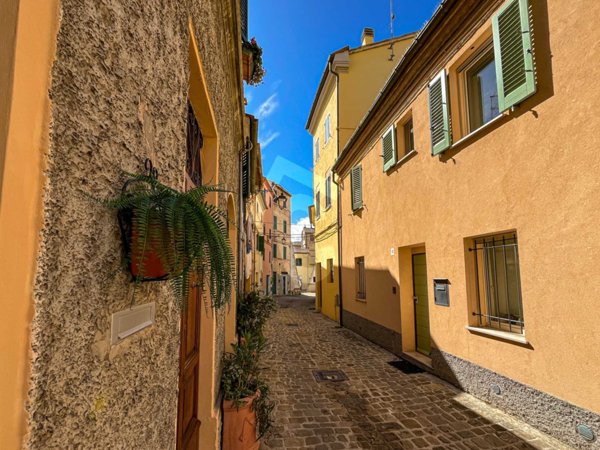 casa indipendente in vendita a Jesi