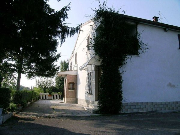 casa indipendente in vendita a Jesi