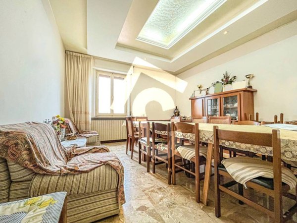 casa indipendente in vendita a Jesi in zona Mazzangrugno