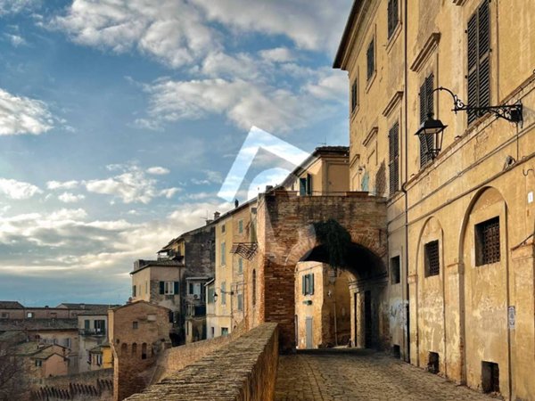 casa indipendente in vendita a Jesi
