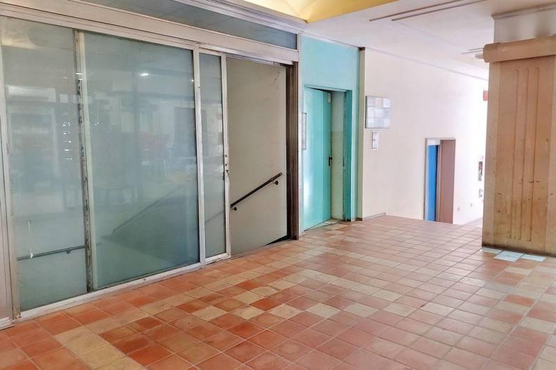 locale commerciale in vendita a Jesi
