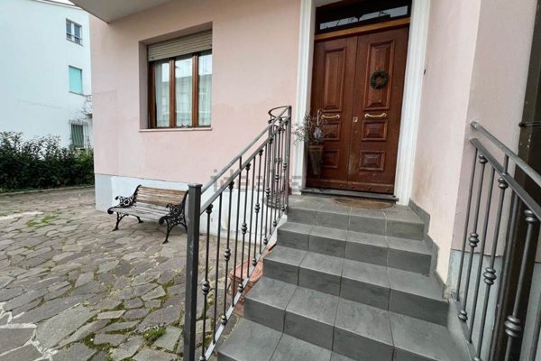 pentavano in vendita a Jesi