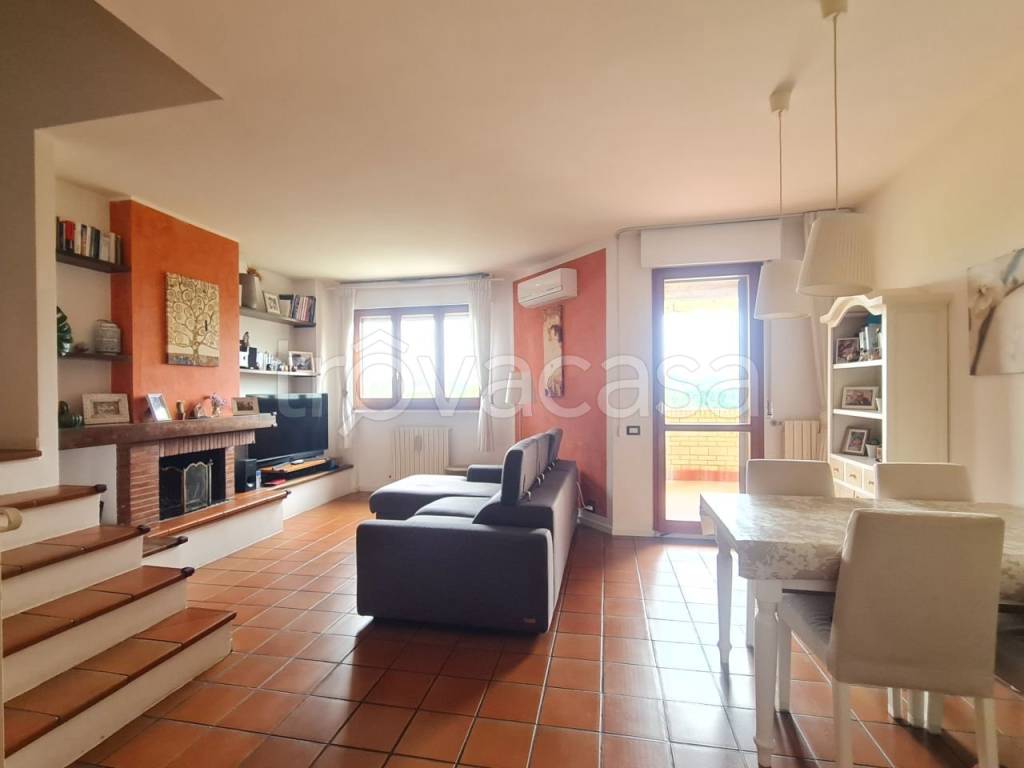 casa indipendente in vendita a Jesi