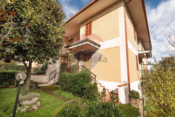 casa semindipendente in vendita a Jesi