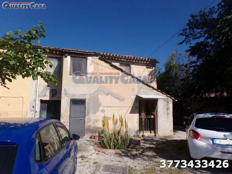 casa indipendente in vendita a Jesi
