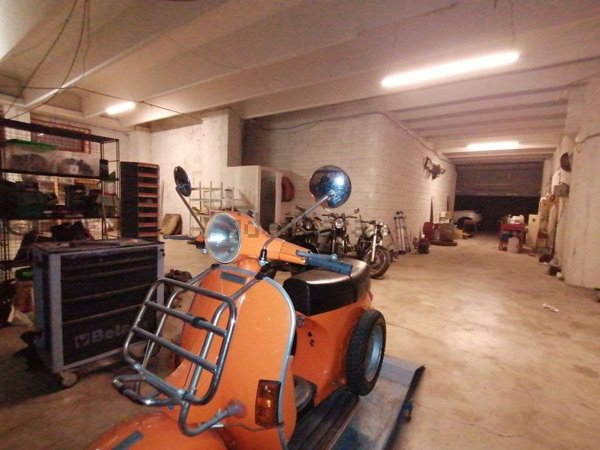 locale di sgombero in vendita a Jesi