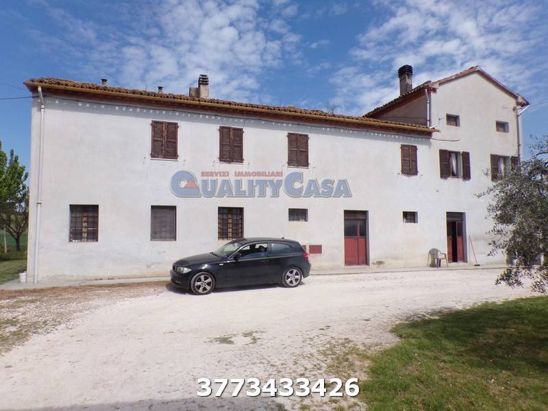 casa indipendente in vendita a Jesi in zona Tabano