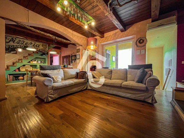 casa indipendente in vendita a Jesi