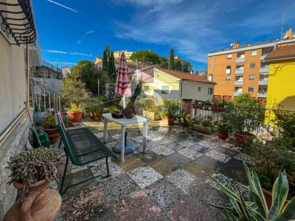 casa indipendente in vendita a Jesi