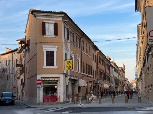 trivano in vendita a Jesi