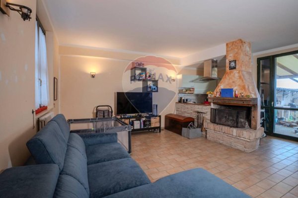 casa indipendente in vendita a Jesi in zona Mazzangrugno