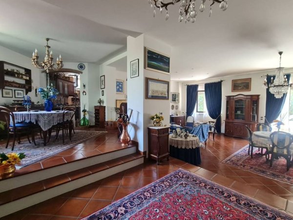 casa indipendente in vendita a Jesi