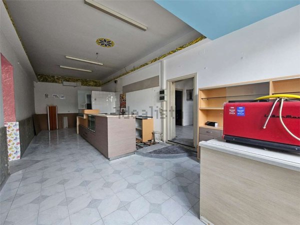 locale commerciale in vendita a Jesi
