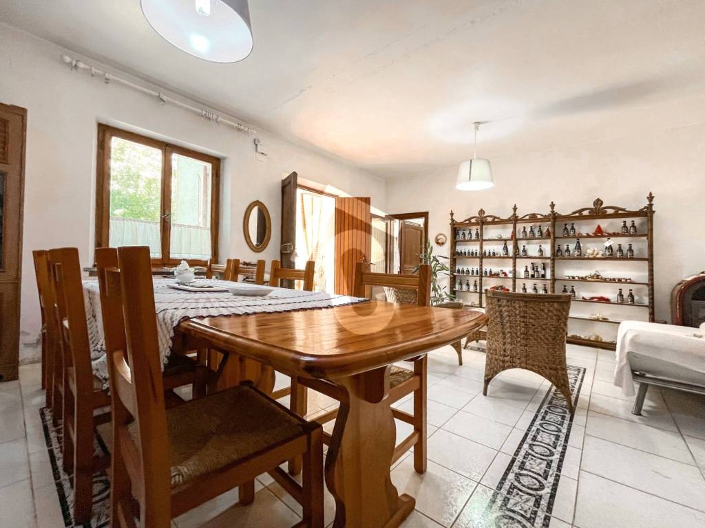 casa indipendente in vendita a Jesi in zona Tabano