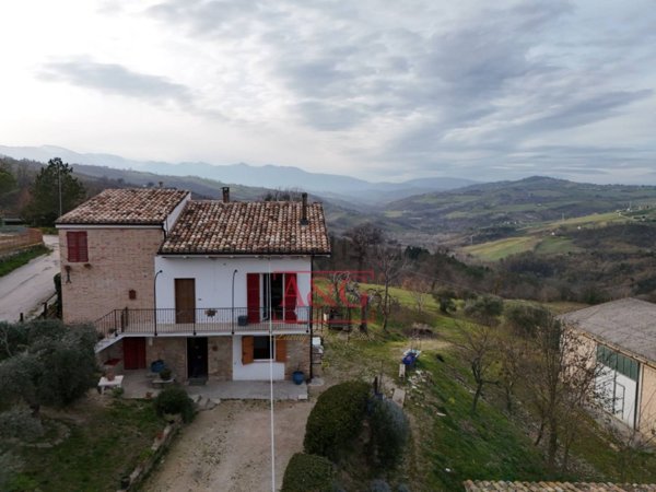 casa indipendente in vendita a Jesi