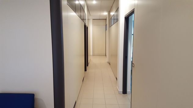 ufficio in vendita a Jesi in zona Tabano