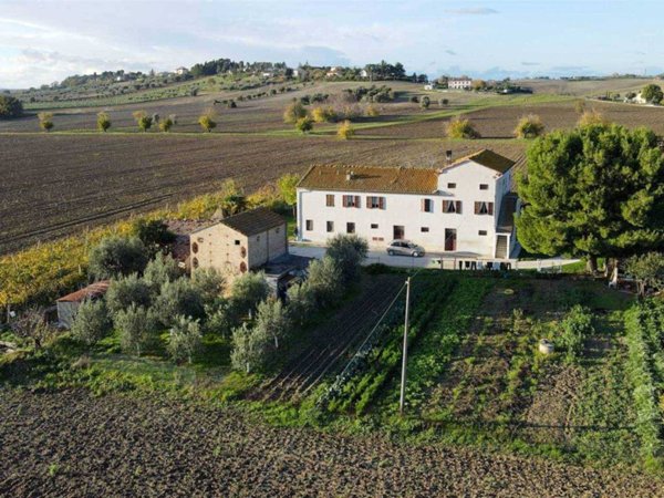 casa indipendente in vendita a Jesi in zona Tabano