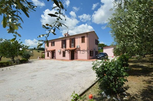 casa indipendente in vendita a Jesi