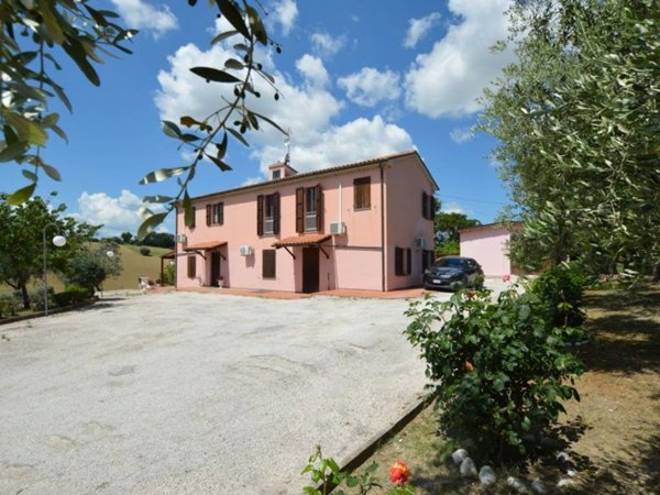 casa indipendente in vendita a Jesi in zona Santa Lucia