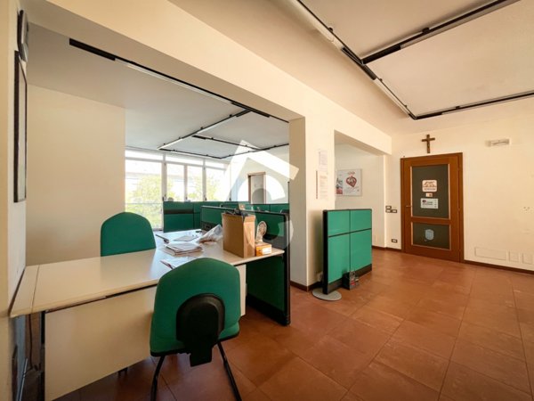 ufficio in vendita a Jesi