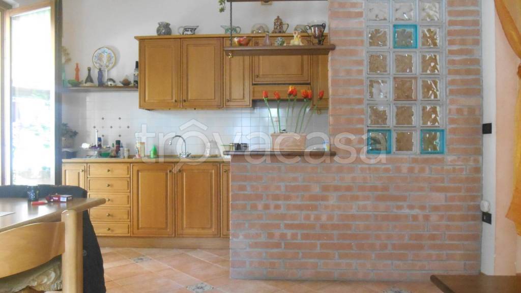 casa indipendente in vendita a Jesi