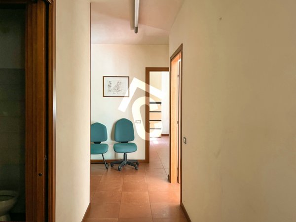 ufficio in vendita a Jesi