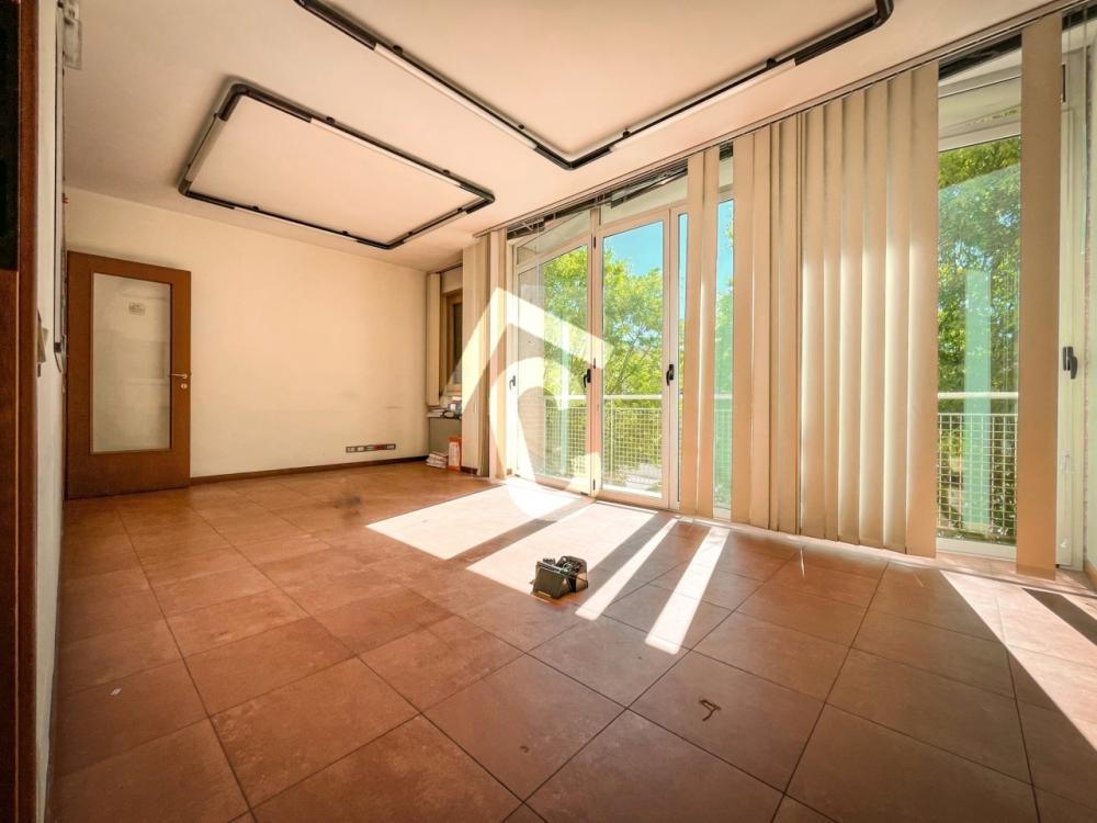 ufficio in vendita a Jesi