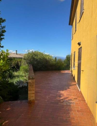 casa indipendente in vendita a Jesi in zona Mazzangrugno