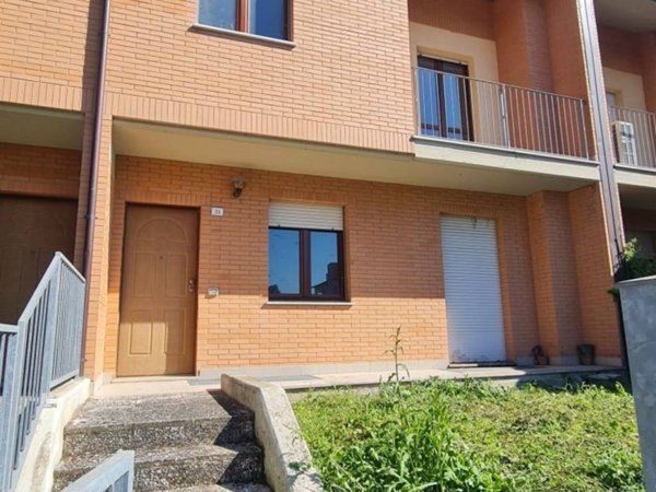 casa indipendente in vendita a Jesi
