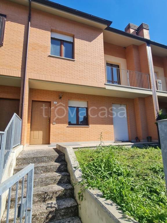 casa indipendente in vendita a Jesi
