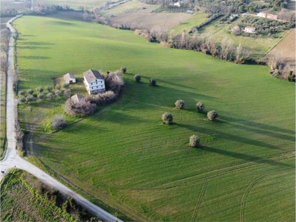 casa indipendente in vendita a Jesi in zona Tabano