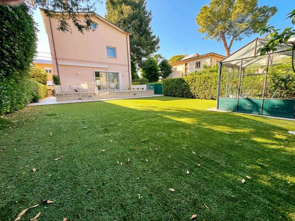 casa indipendente in vendita a Jesi